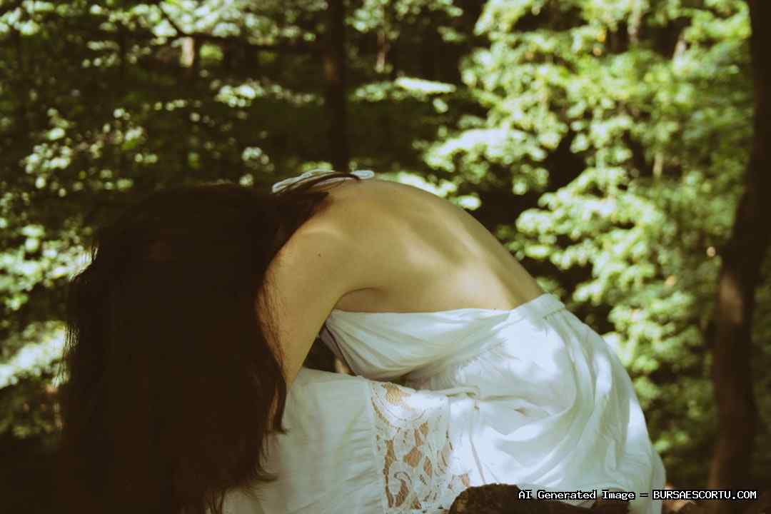 Bursa'da hizmet veren escort Banu, samimi ve içten bir gülümsemeyle objektife bakıyor.